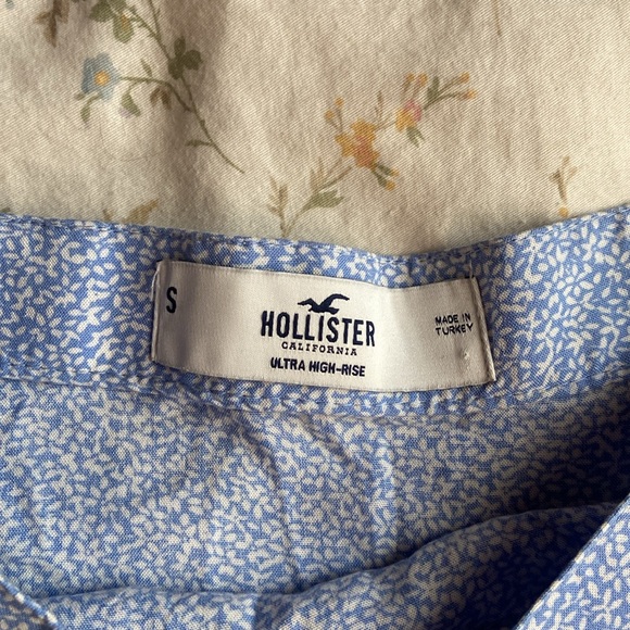 Hollister high rise mini skirt with built in shorts size small great condition - Picture 2 of 5